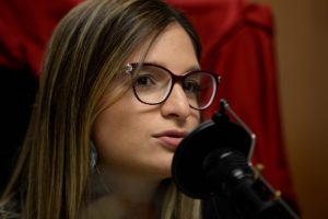 Renata Beca, conductora del podcast Puestas Pal Problema