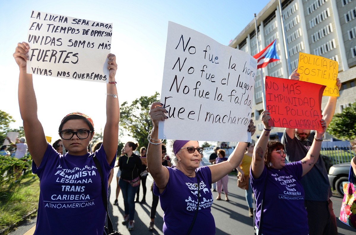 Manifestación de la Colectiva Feminista en Construcción frente al Cuartel General de la Policía contra la violencia de género