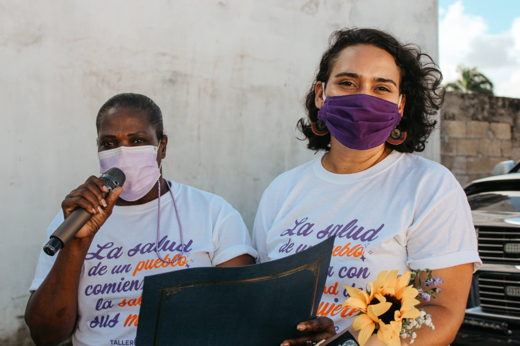 Judith Edwards y Lourdes Inoa Monegro, de Taller Salud.