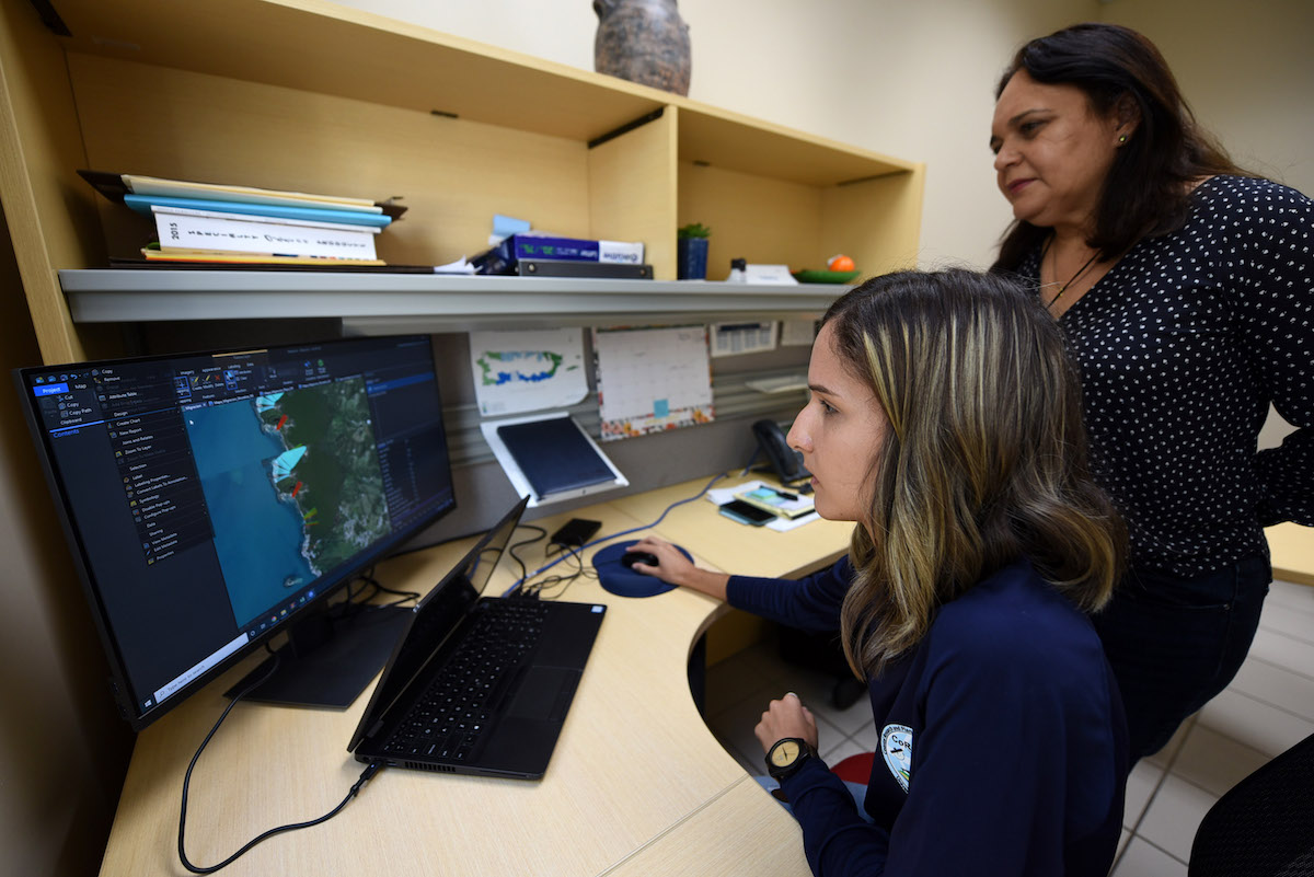 Científicas del Instituto de Investigación y Planificación Costera de Puerto Rico